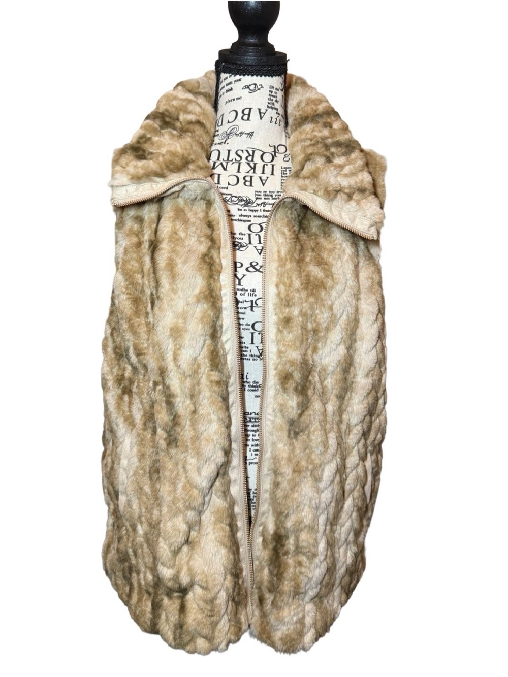 NWOT Tahari Faux Fur Full Zip Vest Light Mink Beige - Size PXL